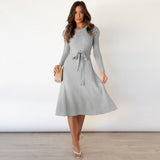 Nora – Feinstrick-Kleid mit Taillengürtel und Strukturmuster – Grau