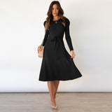 Nora – Feinstrick-Kleid mit Taillengürtel und Strukturmuster – Schwarz