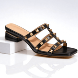 Riemchensandalen Damen mit Nieten und Absatz – Schwarz