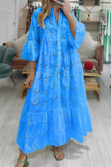 Cordelia | Sommerliches Kleid mit Lochmuster und V-Ausschnitt – Blau