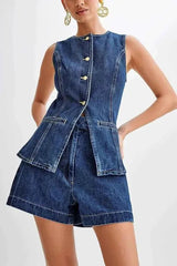 romy – ärmelloser jeans-zweiteiler mit taillierter weste & shorts – Blau