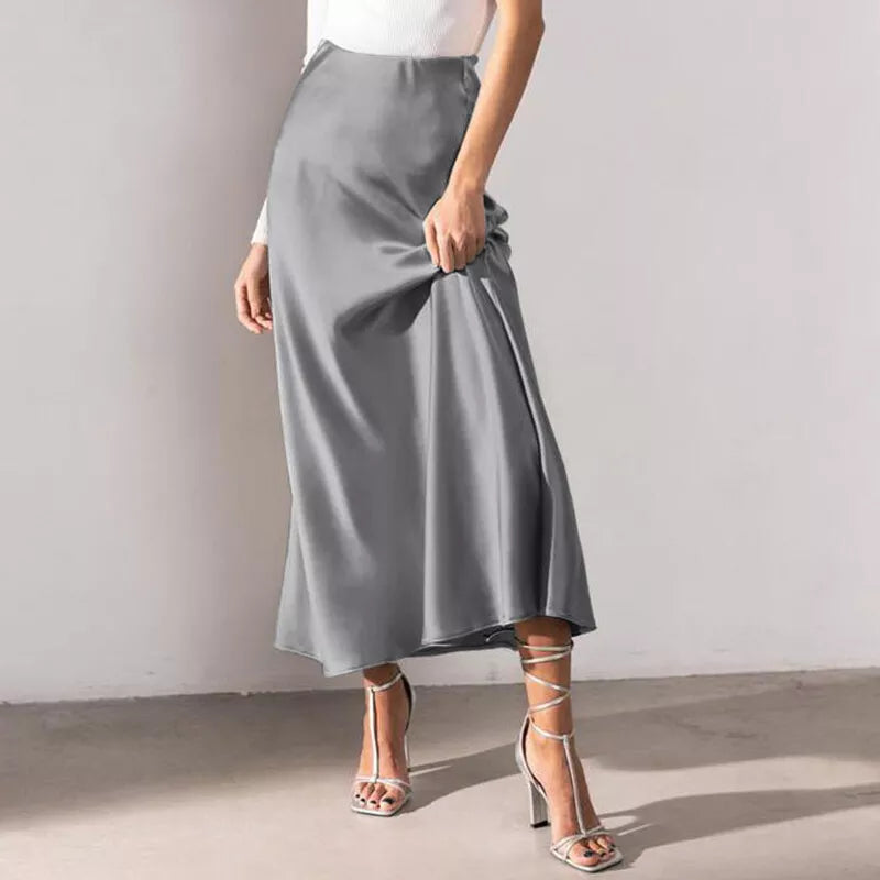 Eleganter und femininer A-Linien-Rock aus Satin mit hoher Taille, ideal für einen raffinierten und anspruchsvollen Look