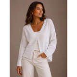 Saphira | Damen Strickjacke mit V Ausschnitt und Einem Knopf – Weiß