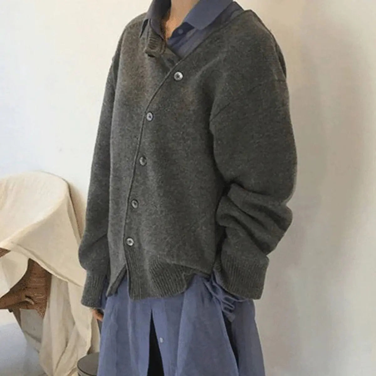 Asymmetrische Damen Strickjacke mit Knöpfen