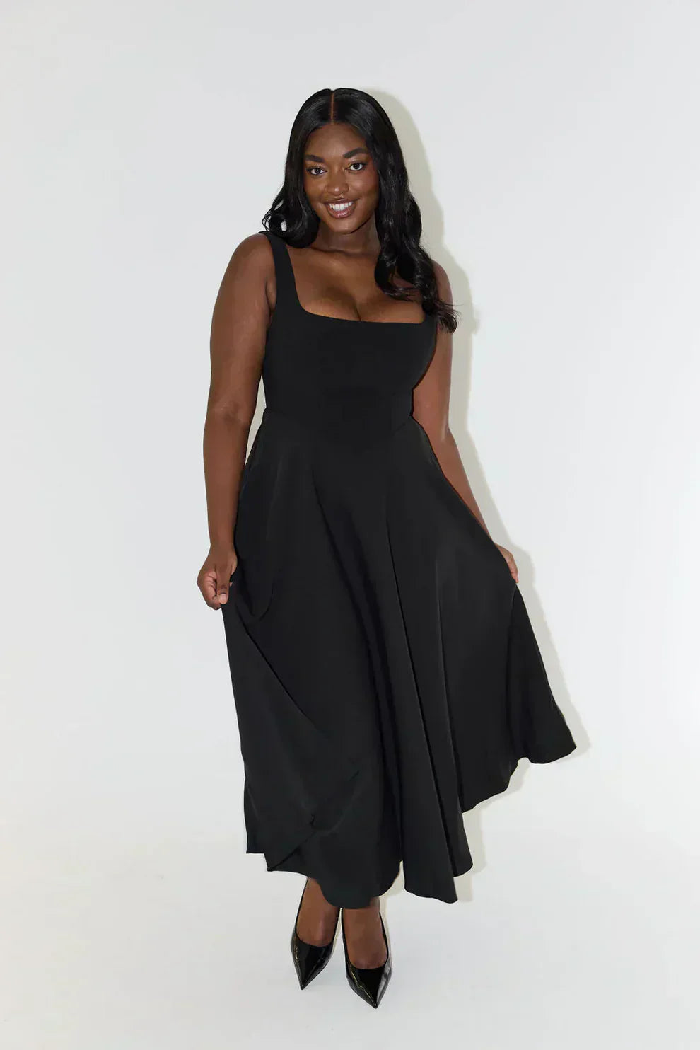 Melody - Neues mittellanges, schlichtes und tailliertes trägerloses Kleid