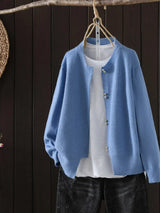 Solvara | Damen Strickjacke mit Knöpfen Grau – Blau