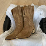 Charlotte | Stiefel Damen Bestickte Wildleder Cowboystiefel Spitze Zehenpartie – Braun