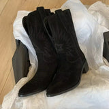 Charlotte | Stiefel Damen Bestickte Wildleder Cowboystiefel Spitze Zehenpartie – Schwarz