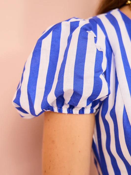 Anne - Modisches Damenkleid mit Puffärmeln und Streifen