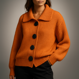Thordena | Damen Oversize Strickjacke mit Knöpfen – Orange