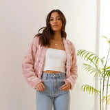 Kurze Damen-Übergangsjacke aus Kunstfell mit offenem Kragen – Rosa