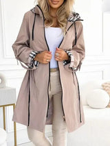 Annika | Wasserdichter Damenparka mit Kapuze und Karromuster – Beige