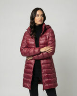 Annika | Winterjacke Damen Ultraleichte Slim-Fit Daunenjacke mit Kapuze – Burgunderrot