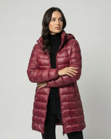 Johanna | Winterjacke Damen Ultraleichte Slim-Fit Daunenjacke mit Kapuze – Burgunderrot