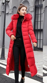 Nora | Wollmantel Damen Langer Gesteppter Wintermantel mit Fellkapuze – Rot
