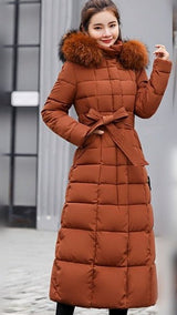 Nora | Wollmantel Damen Langer Gesteppter Wintermantel mit Fellkapuze – Champagner