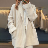 Wulfhild | Damen Oversize Strickjacke mit Taschen – Creme-Weiß
