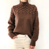 Wulfrun | Damen Strickpullover Rollkragen Zopfmuster – Braun