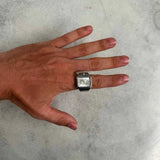 Zeitloser Charme Ringuhr – Silber